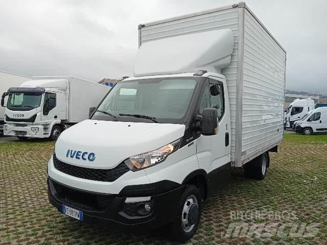Iveco 35C13 탑차 트럭
