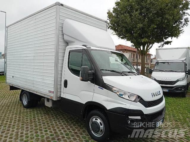 Iveco 35C13 탑차 트럭