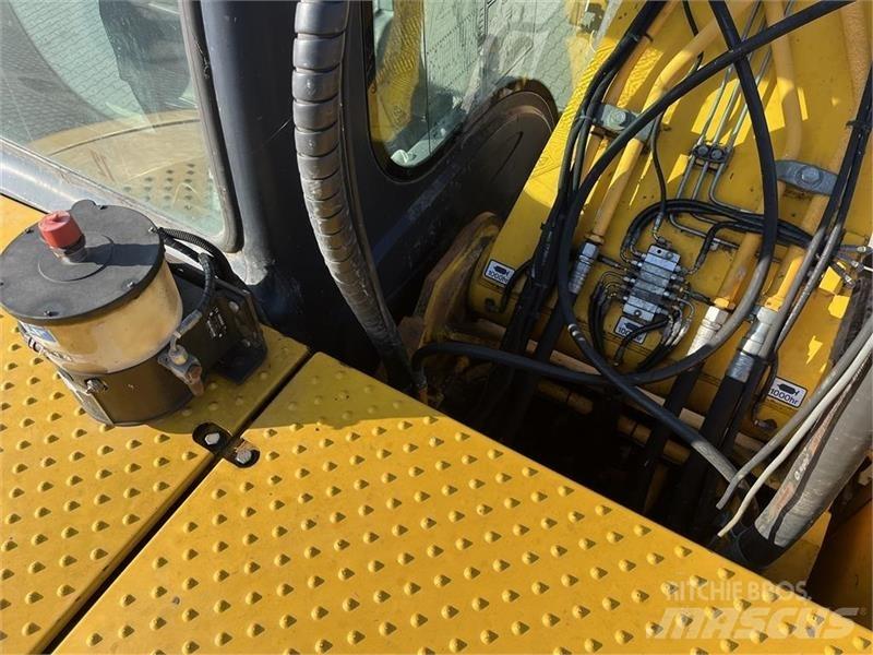 JCB JS220LC 대형 굴삭기 29톤 이상
