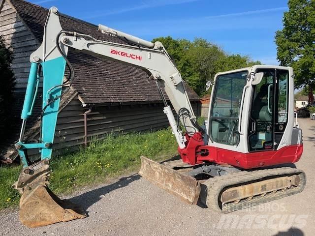 Takeuchi TB250 중형굴삭기 7톤-28톤
