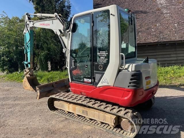 Takeuchi TB250 중형굴삭기 7톤-28톤