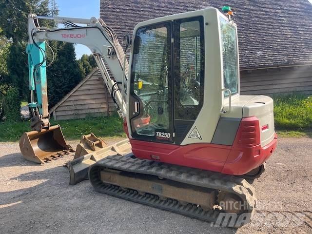 Takeuchi TB250 중형굴삭기 7톤-28톤