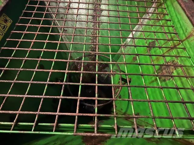 Amazone E+S 300 모래(염화칼슘) 살포기