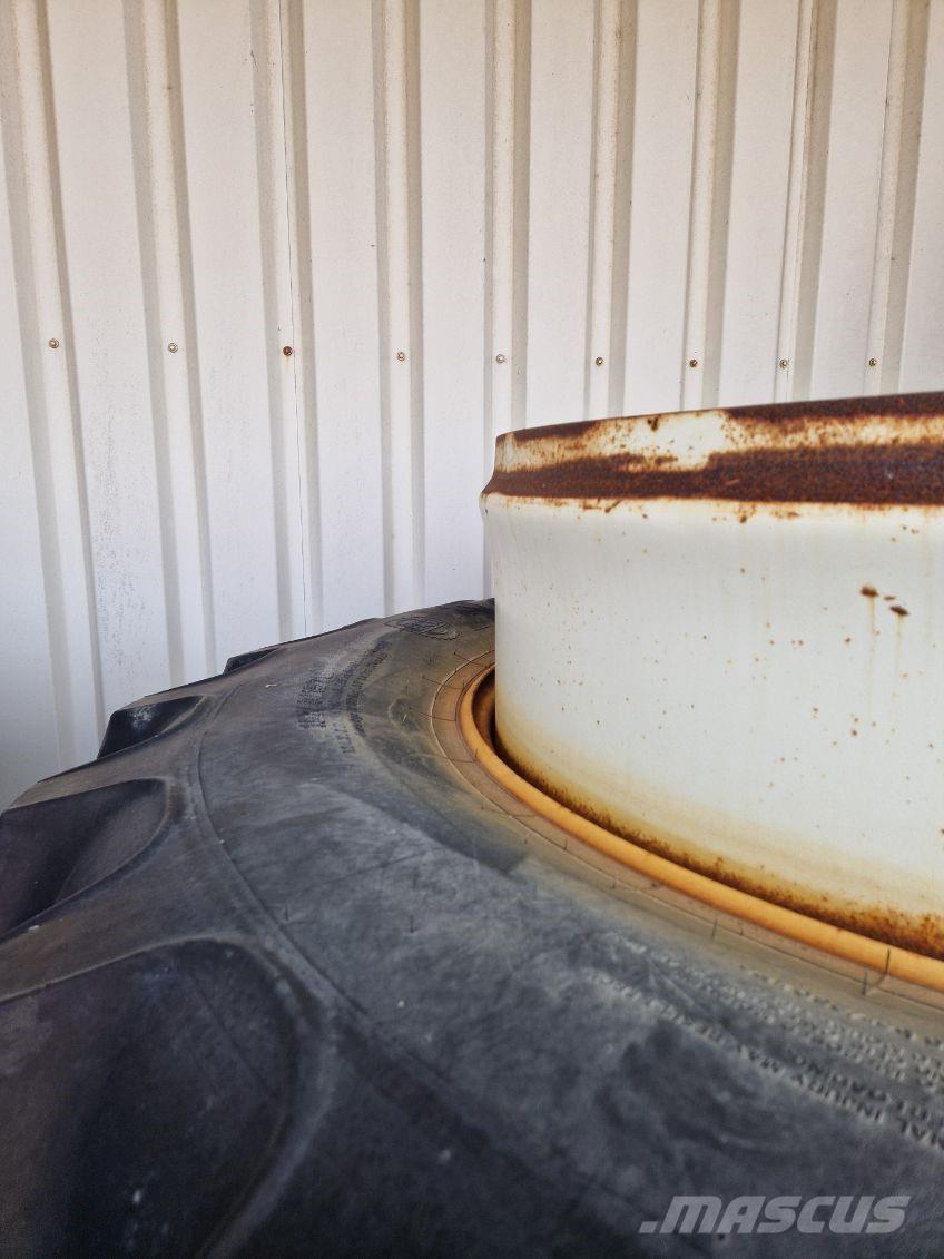 BKT 520/85R42 타이어, 휠 및 림