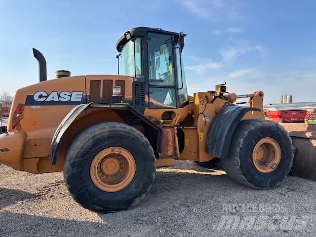 CASE 821E  휠로우더