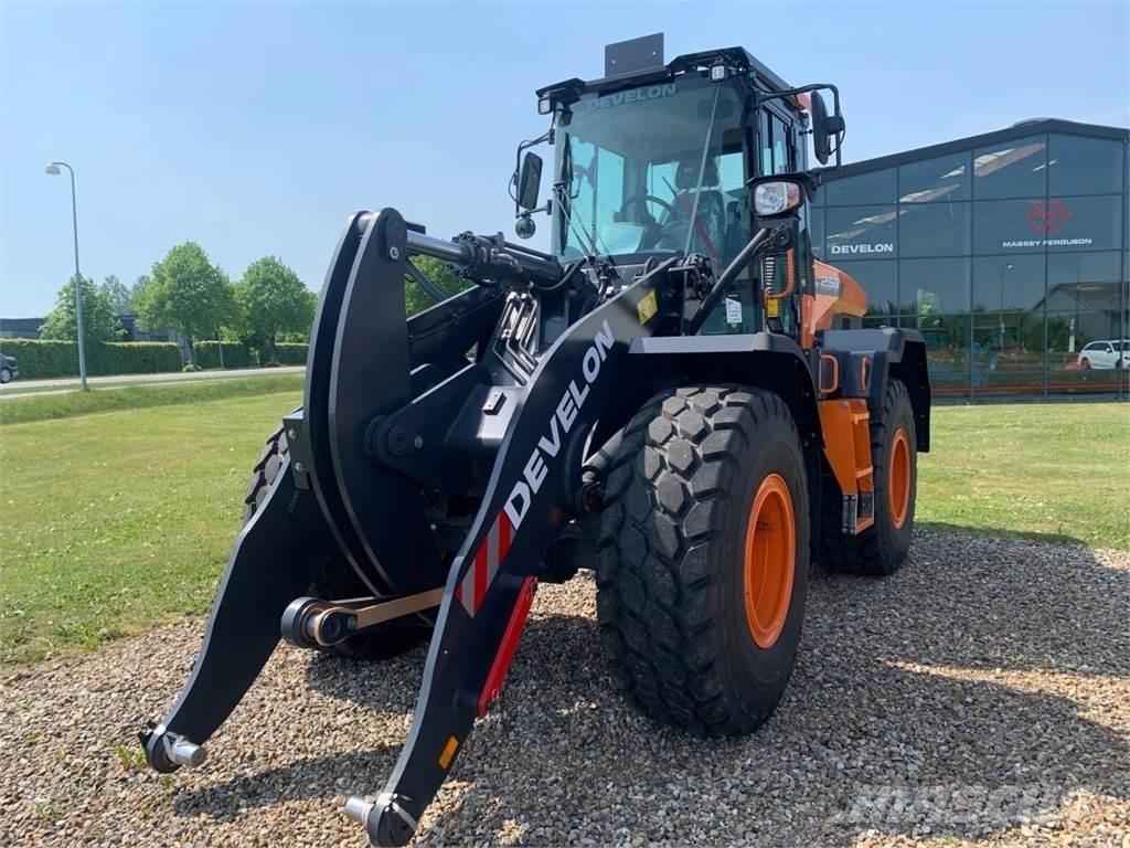 Develon DL250-7  휠로우더