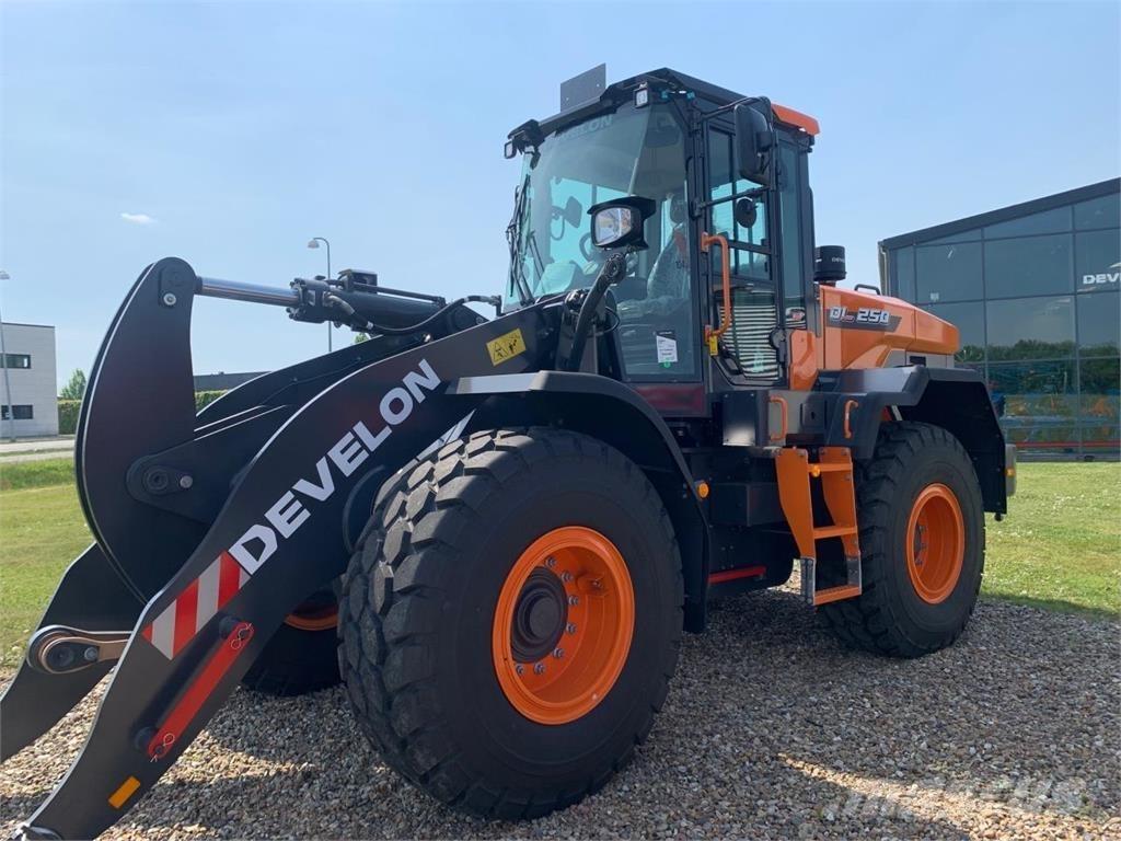 Develon DL250-7  휠로우더