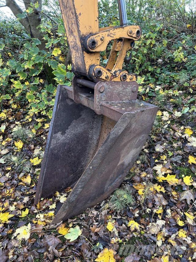 Hydrema 806 백호로더