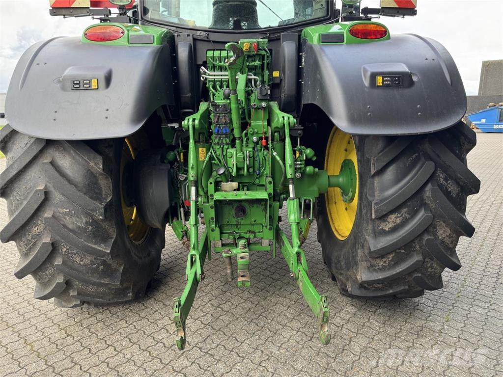 John Deere 6215R 트랙터