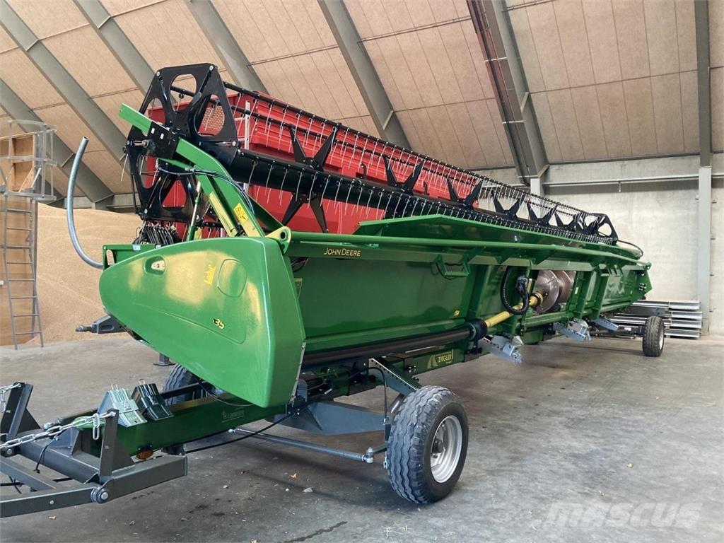 John Deere 635R Combine harvester heads