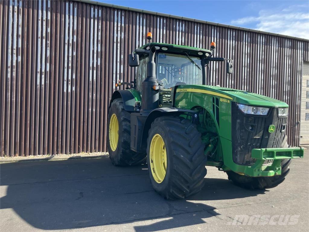 John Deere 8320R 트랙터