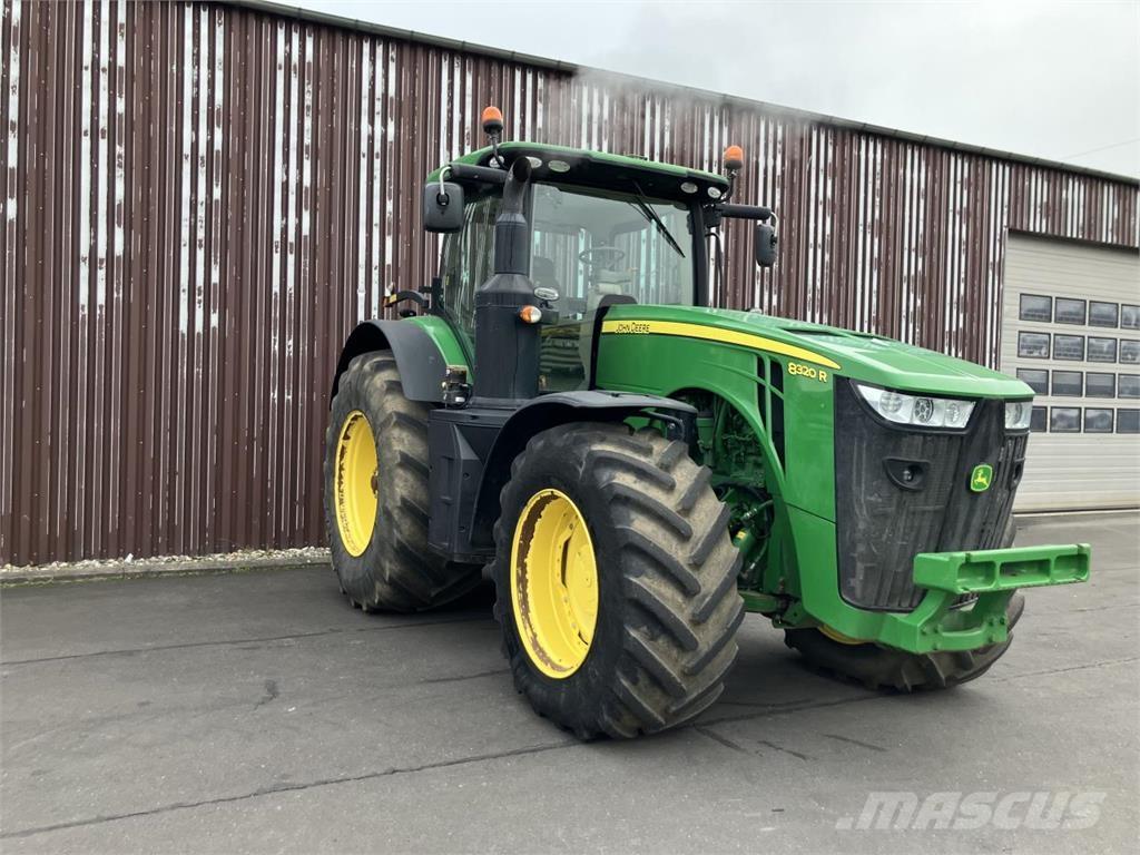 John Deere 8320R 트랙터
