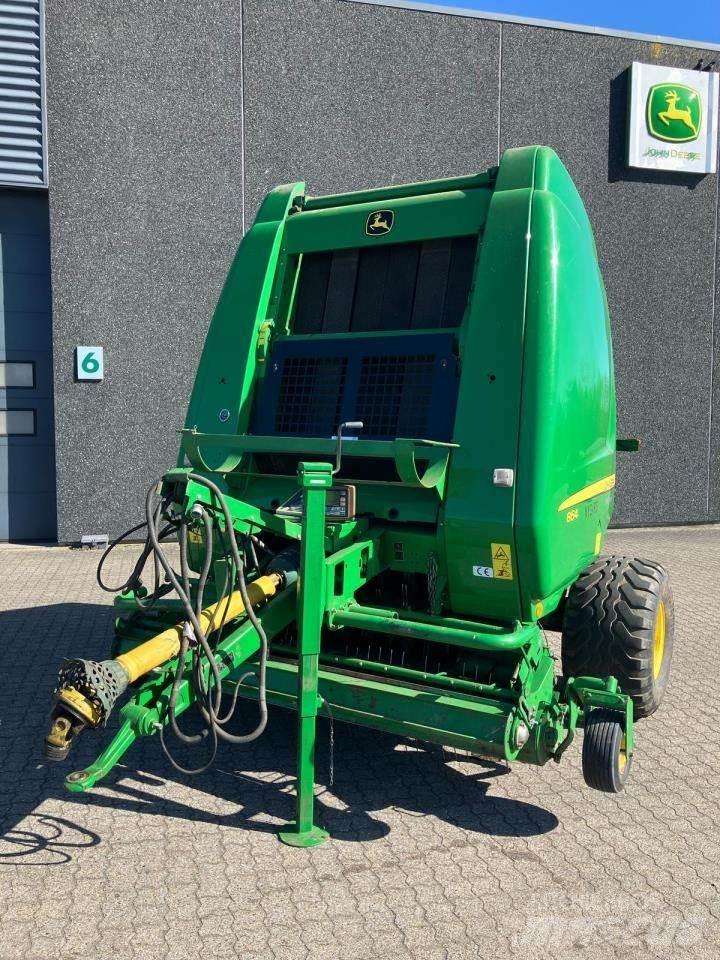 John Deere 864 원형 곤포기