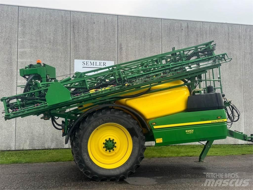 John Deere R952I 견인형 분무기