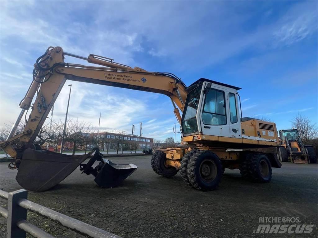 Liebherr 902  휠 굴삭기
