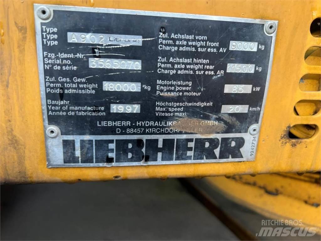 Liebherr 902  휠 굴삭기