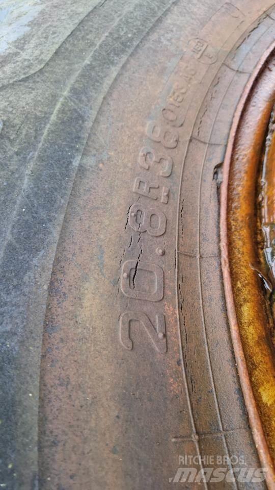 Schaad 20.8R38 타이어, 휠 및 림