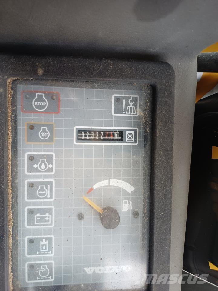 Volvo EC 15 소형 굴삭기 7톤 미만