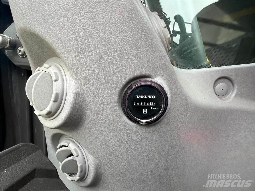 Volvo EC140EL 대형 굴삭기 29톤 이상