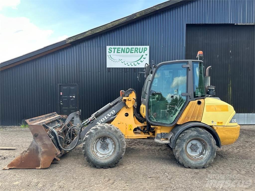 Volvo L25 B 미니 로더