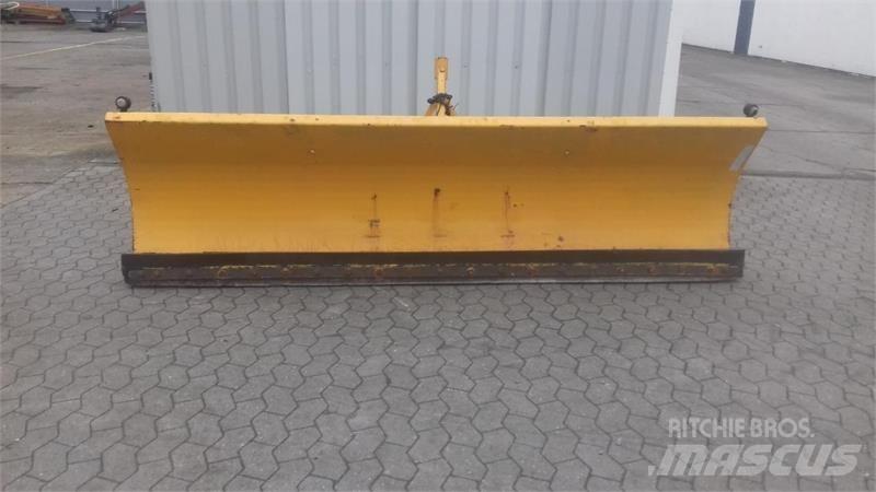  - - - 2.5 MTR 제설 블레이드 및 제설기
