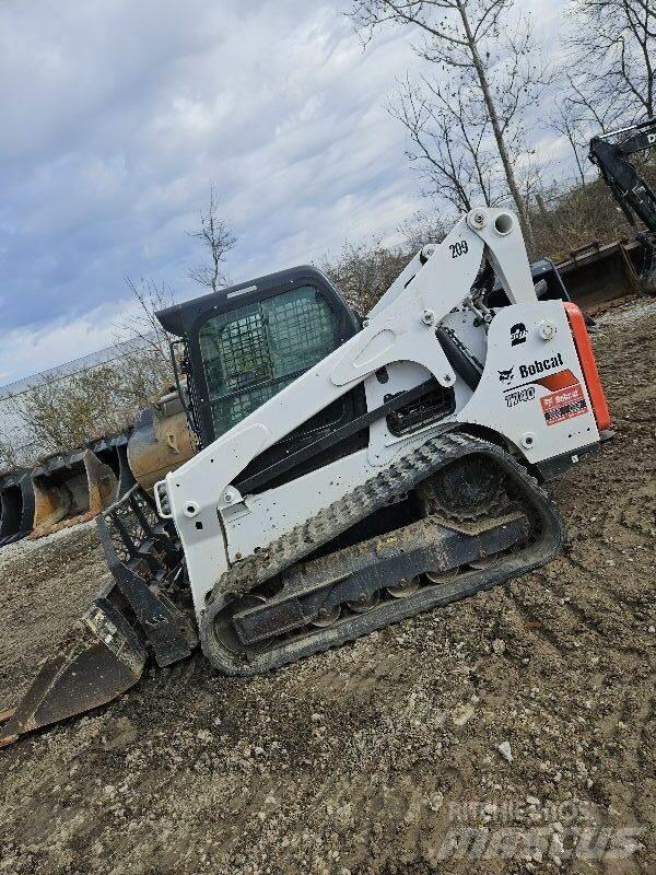Bobcat T740 미니 로더