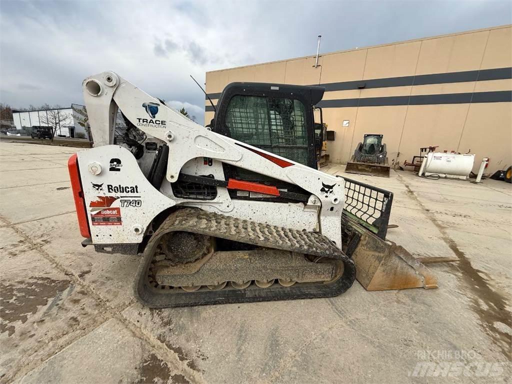 Bobcat T740 미니 로더