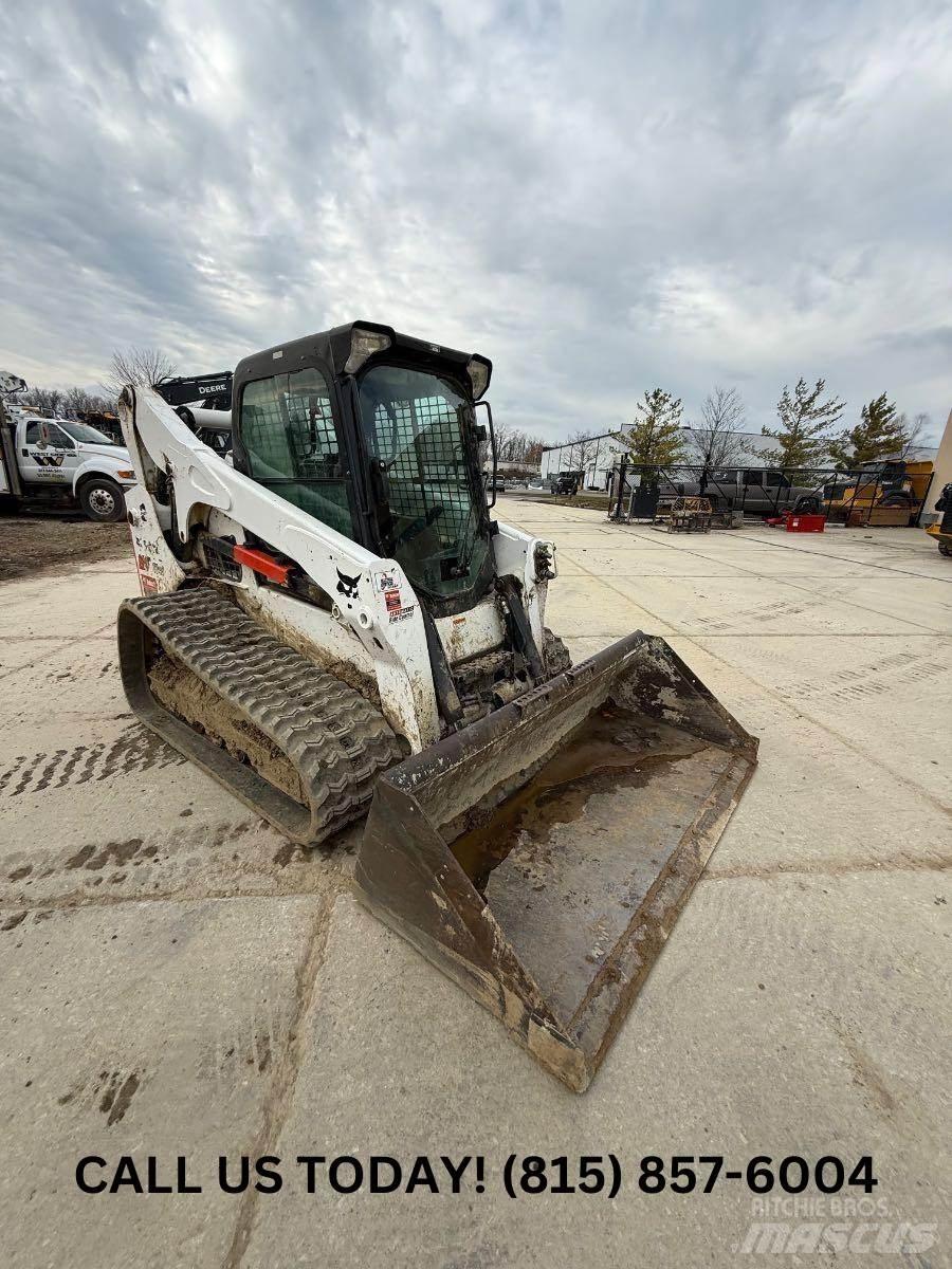 Bobcat T740 미니 로더