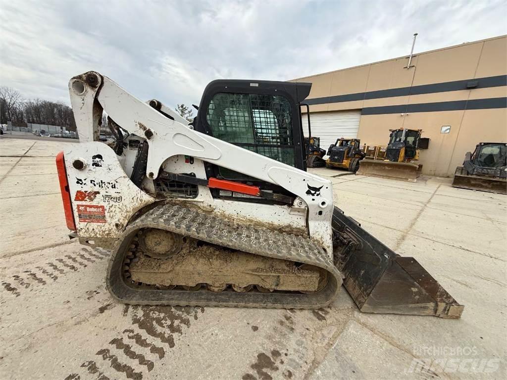 Bobcat T740 미니 로더