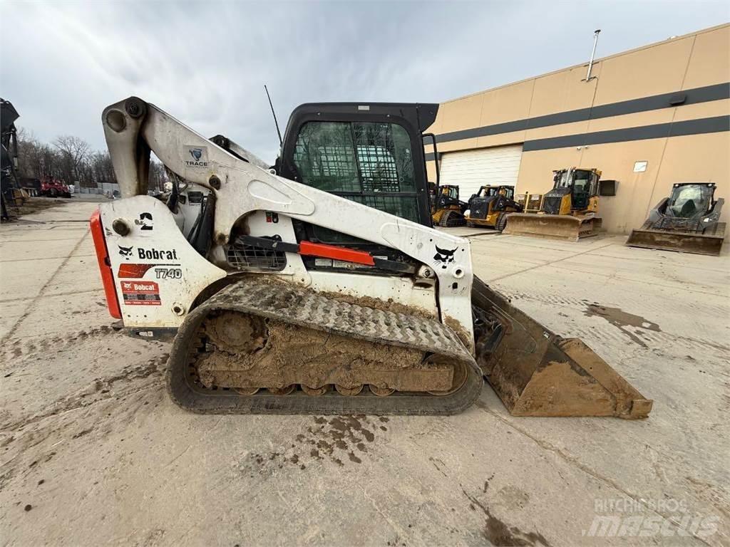 Bobcat T740 미니 로더