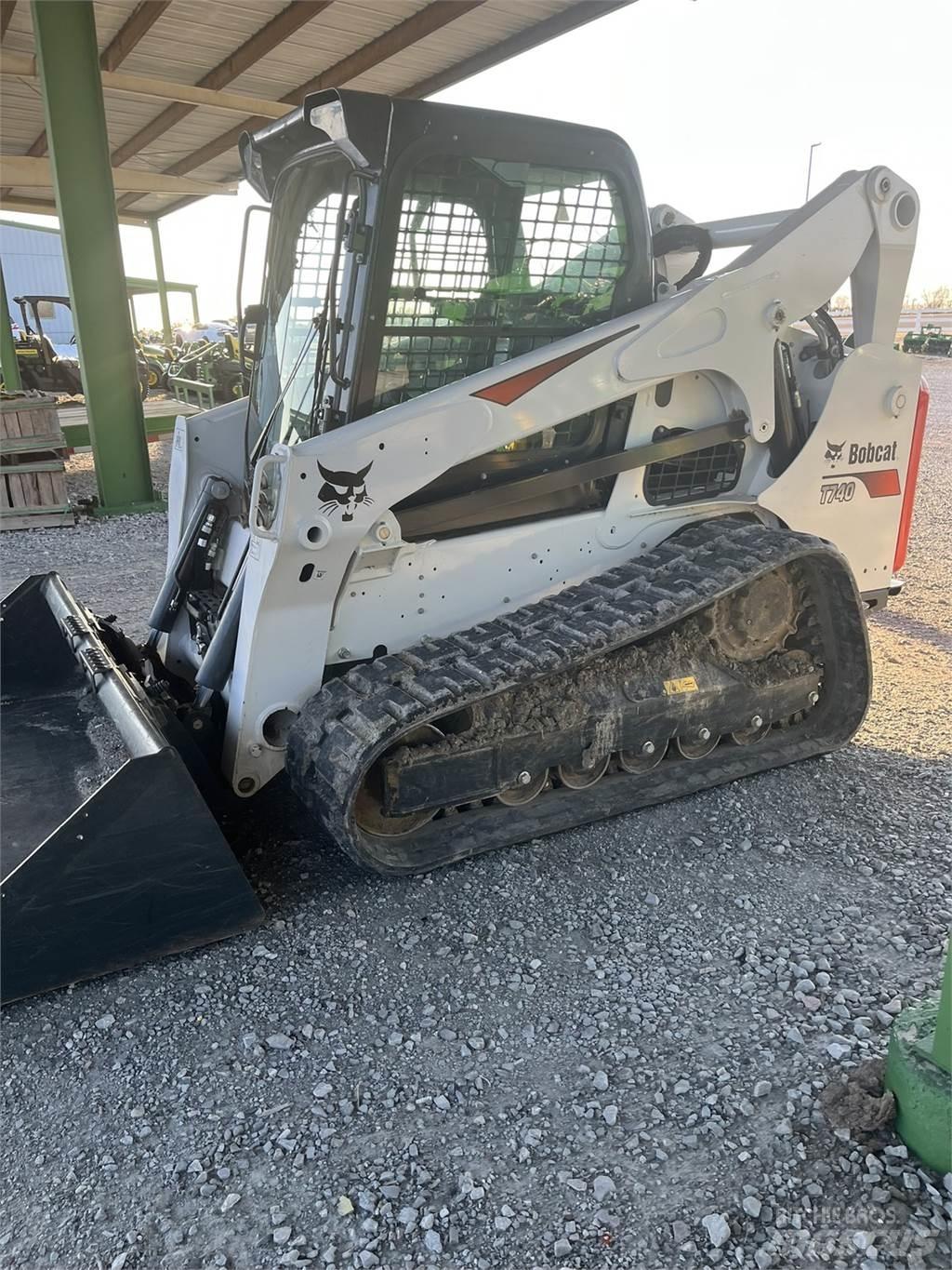 Bobcat T740 미니 로더