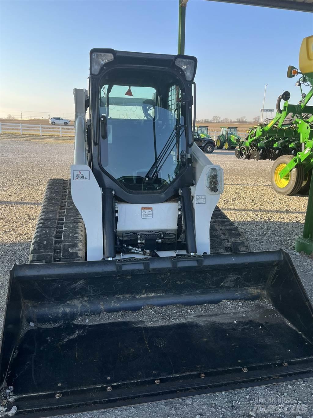 Bobcat T740 미니 로더