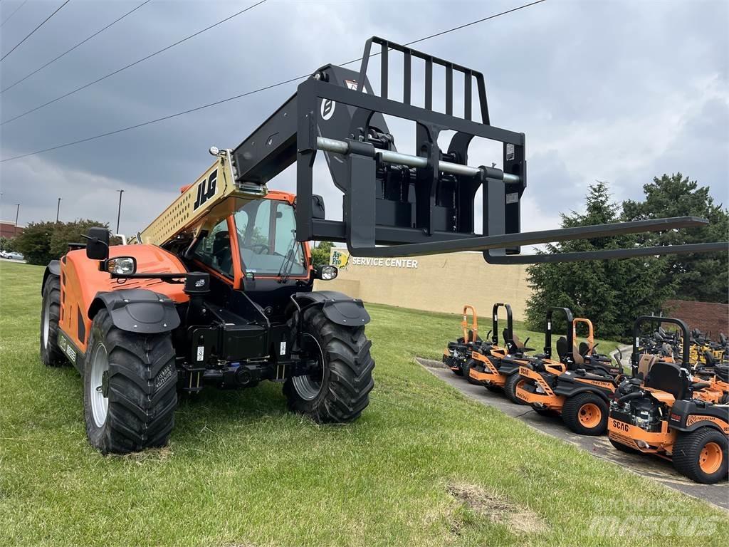 JLG 823 텔러 핸들러