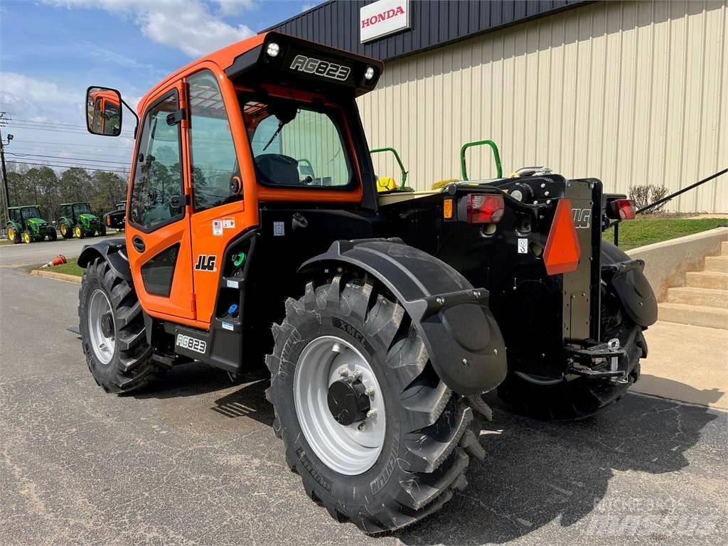 JLG 823 텔러 핸들러