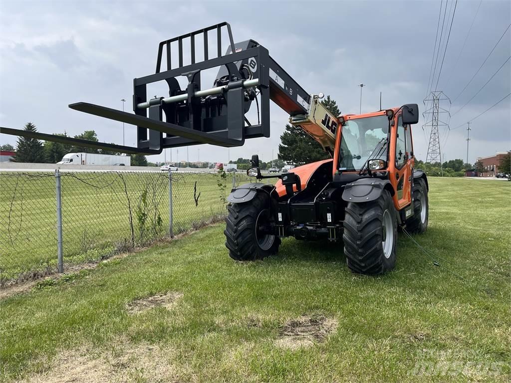 JLG AG823 텔러 핸들러