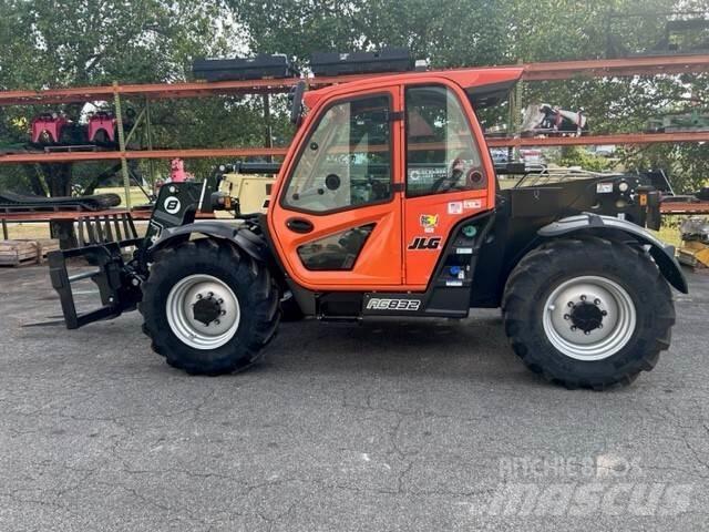 JLG AG832 텔러 핸들러