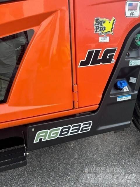 JLG AG832 텔러 핸들러