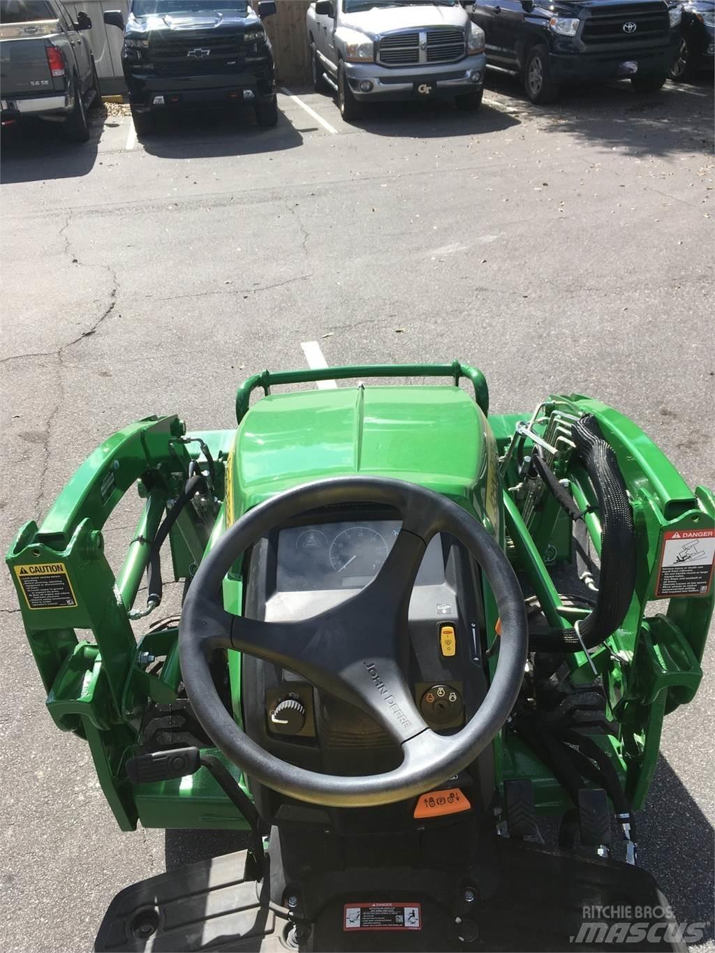 John Deere 1025R 소형 트랙터