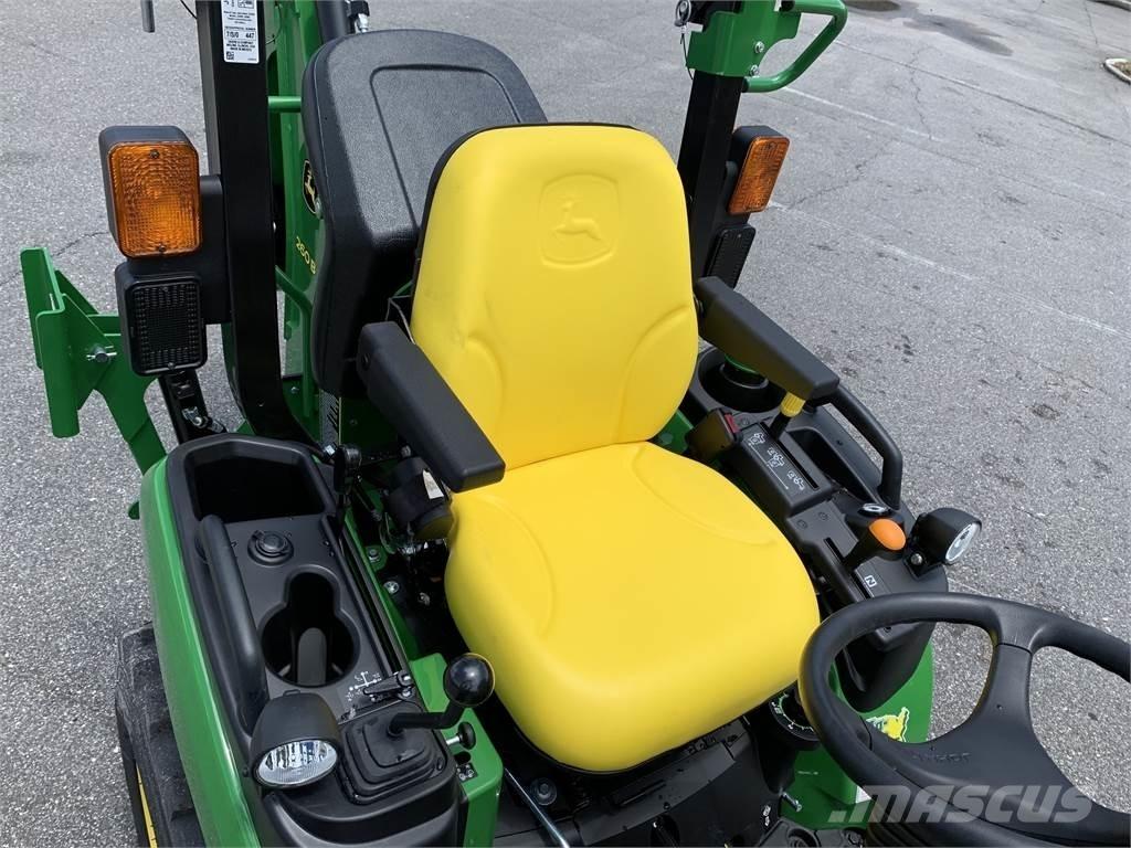 John Deere 2025R 소형 트랙터