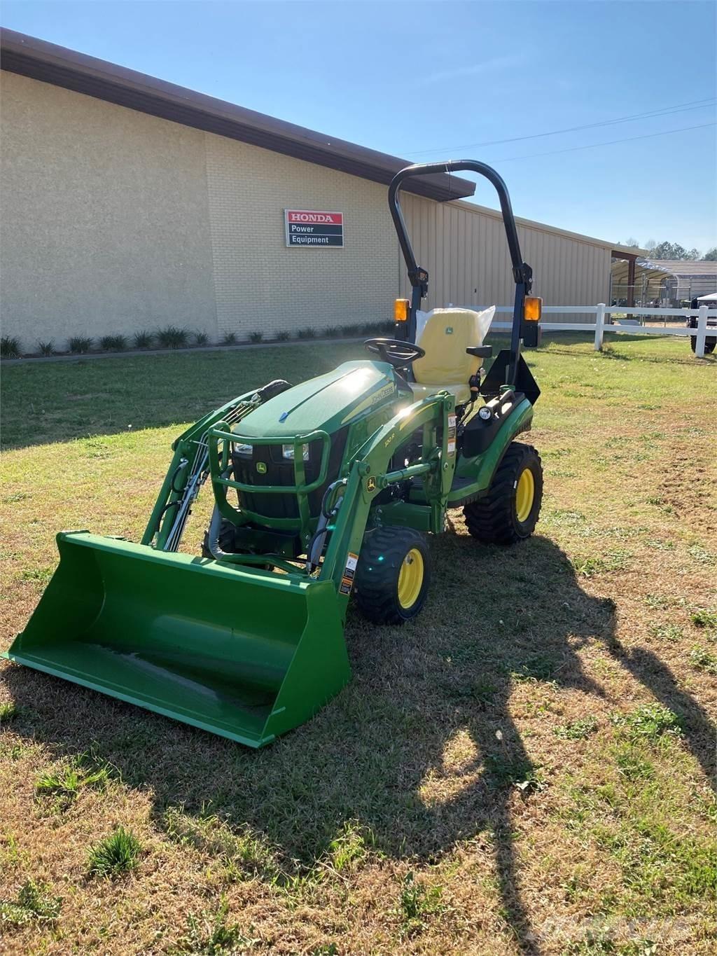 John Deere 2025R 소형 트랙터