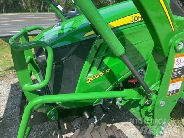 John Deere 2025R 소형 트랙터