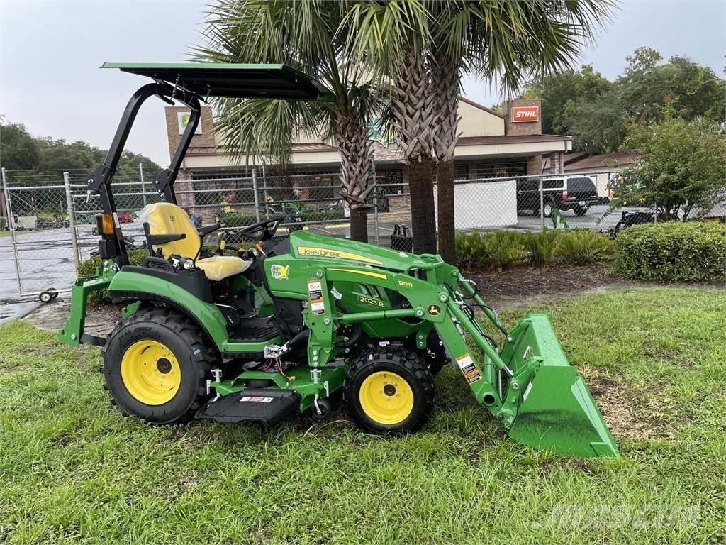 John Deere 2025R 소형 트랙터