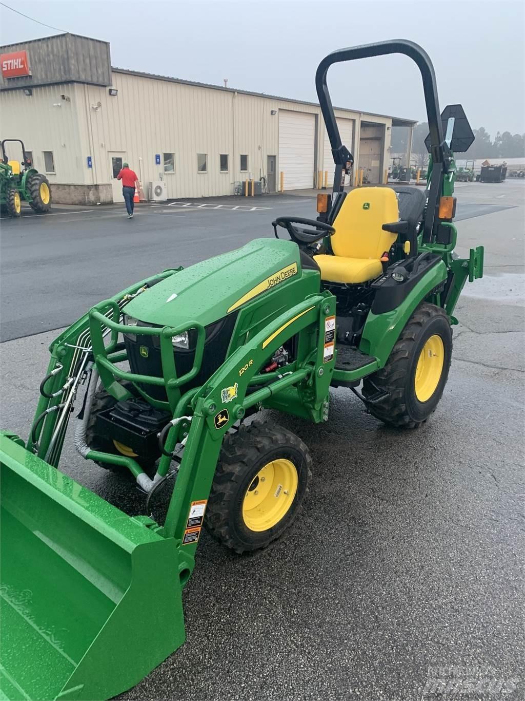 John Deere 2025R 소형 트랙터