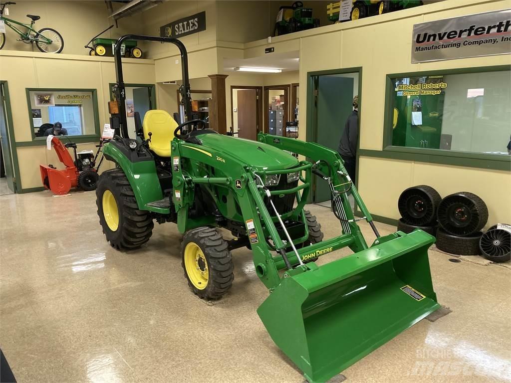 John Deere 2032R 소형 트랙터