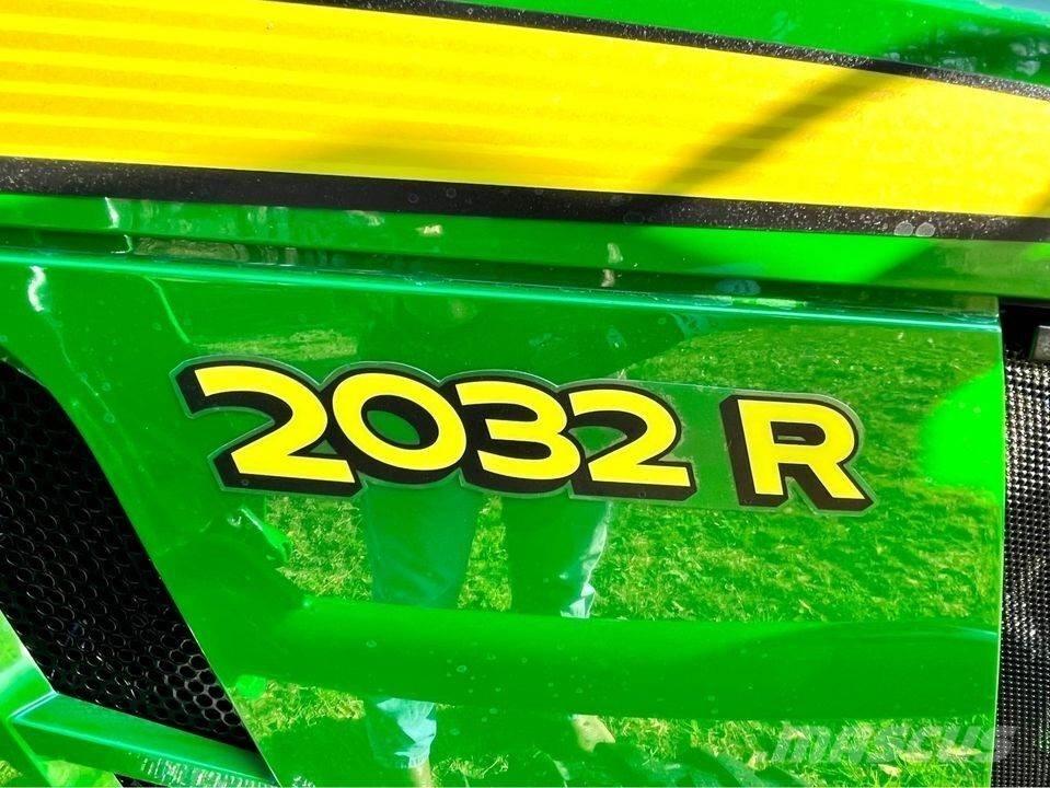 John Deere 2032R 소형 트랙터