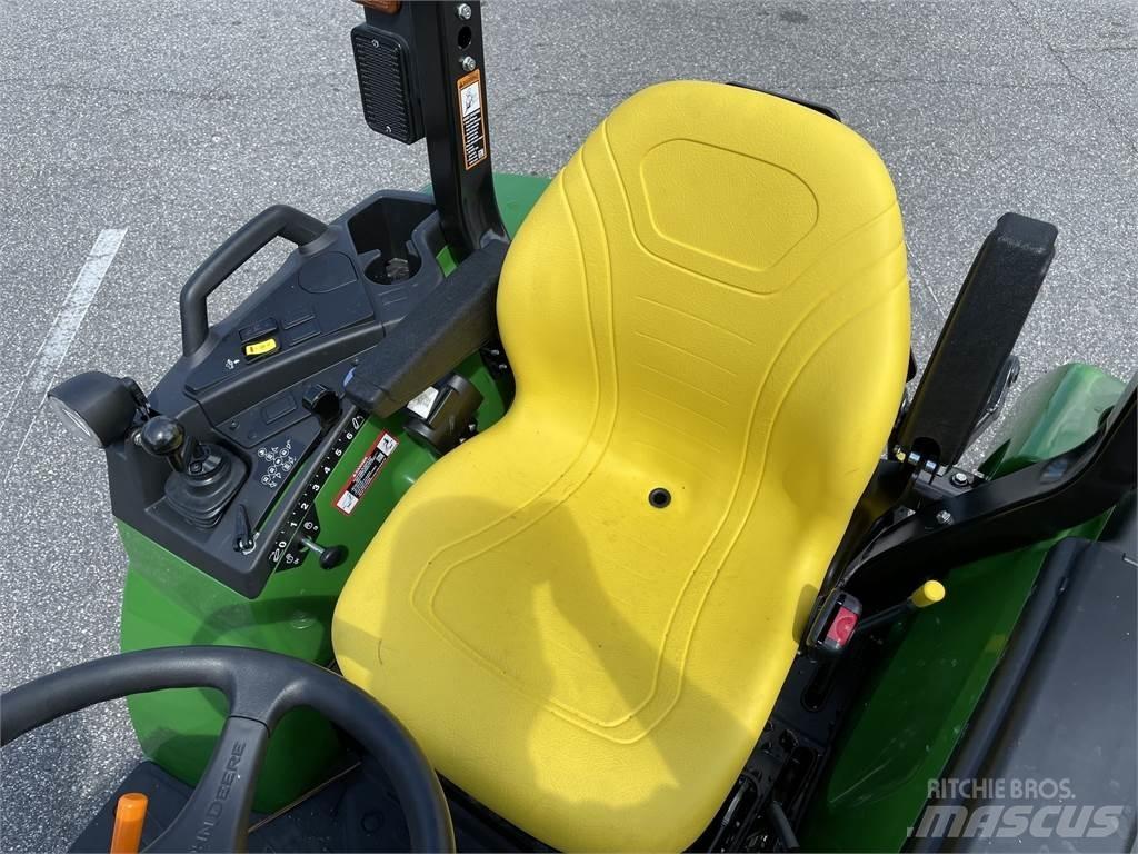 John Deere 2038R 소형 트랙터