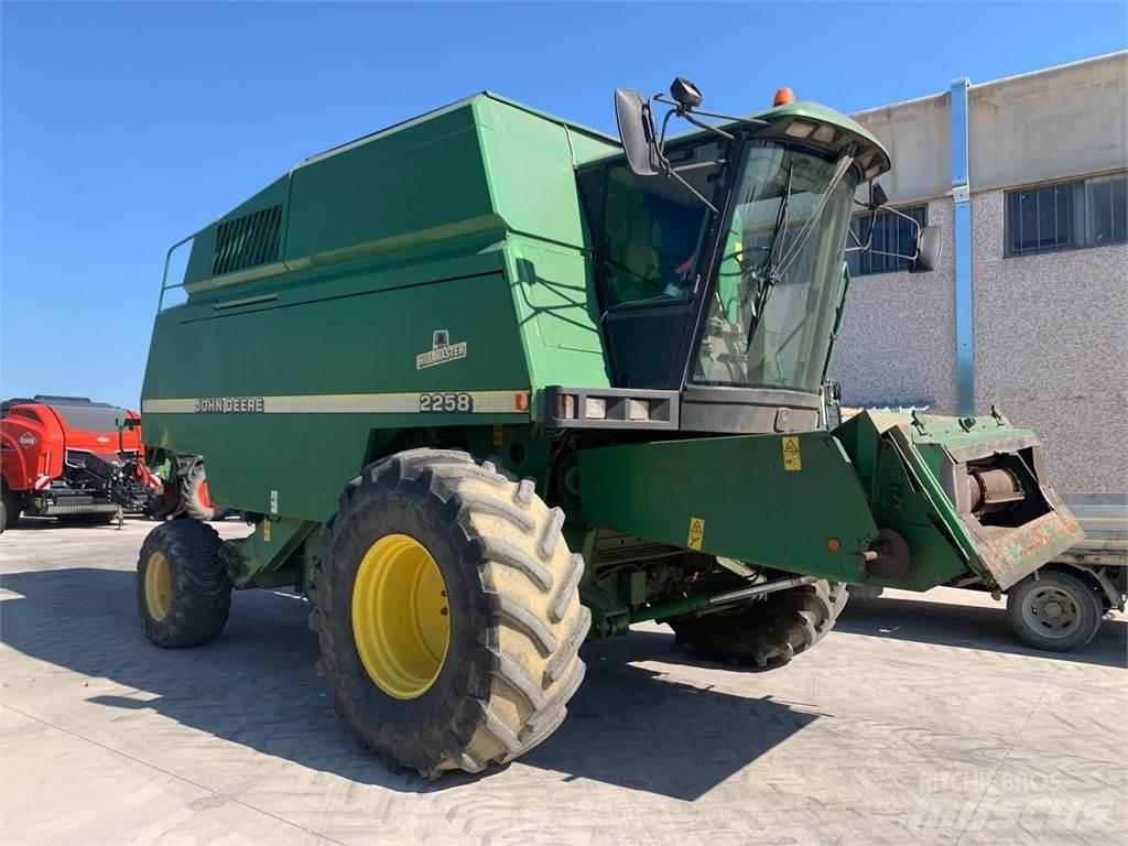 John Deere 2258 콤바인 수확기