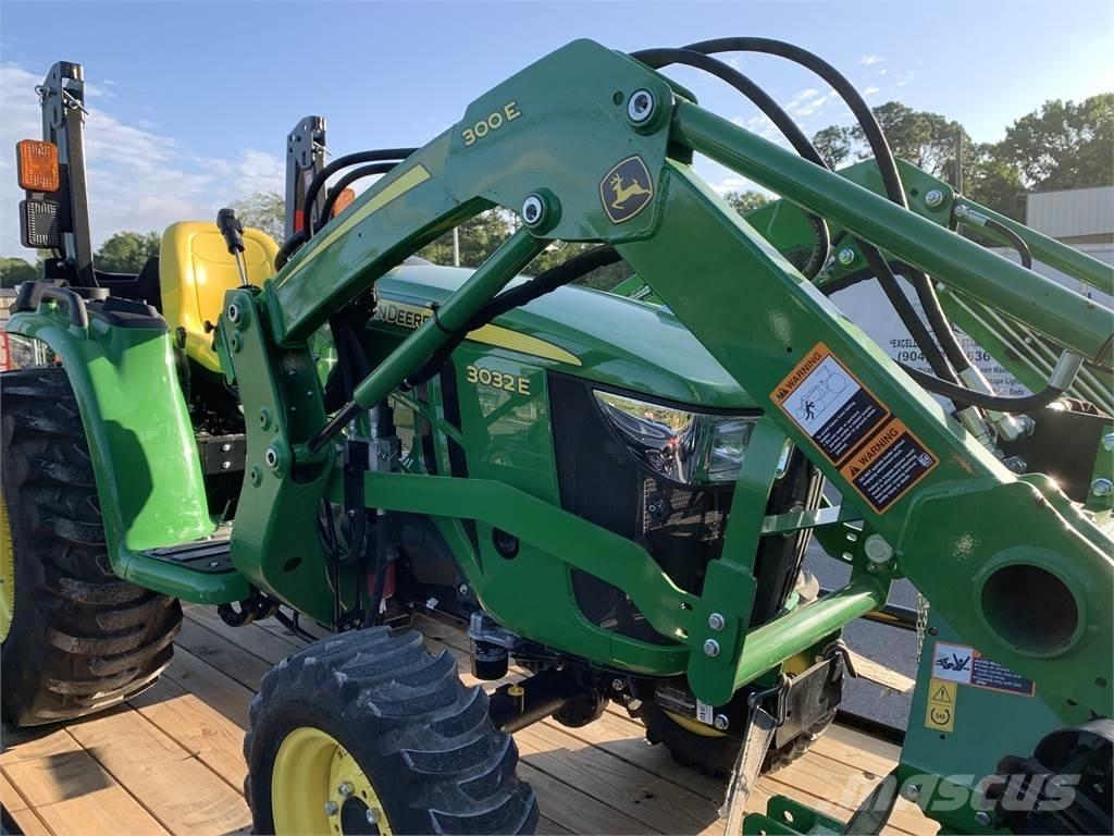 John Deere 3032E 소형 트랙터