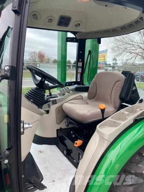 John Deere 3046R 트랙터
