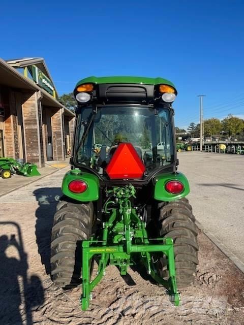 John Deere 3046R 트랙터